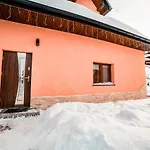 Podhale U Mikolajki-blisko Term Chocholowskich 팜스테이